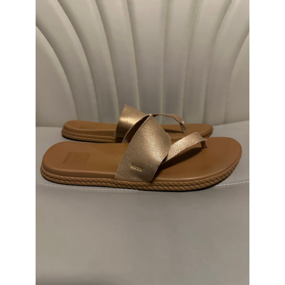 Reef Women’s Flip Flop Sandals Tan Gold Wide Strap Comfort Shoes Size 9 - Picture 2 of 7
